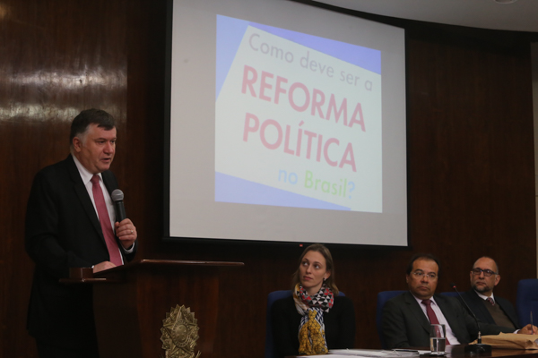 OAB SP e Procuradoria Regional se juntam para debater reforma política 