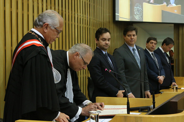Luiz José Dezena da Silva é empossado ministro no TST